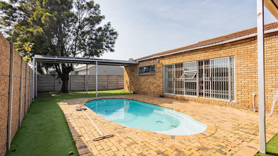 3 Bedroom Property for Sale in Parklands Western Cape